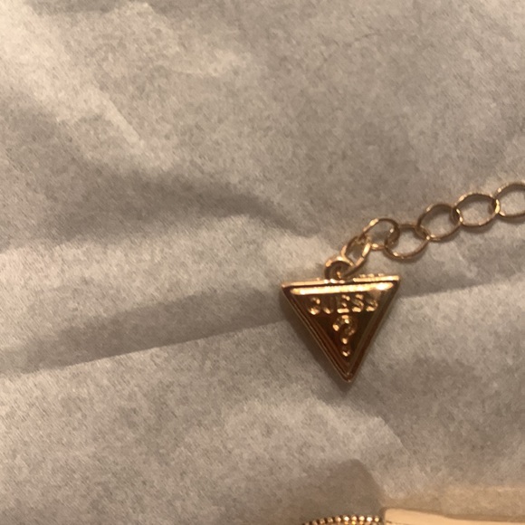 Guess necklace goldtone necklace - Picture 7 of 10